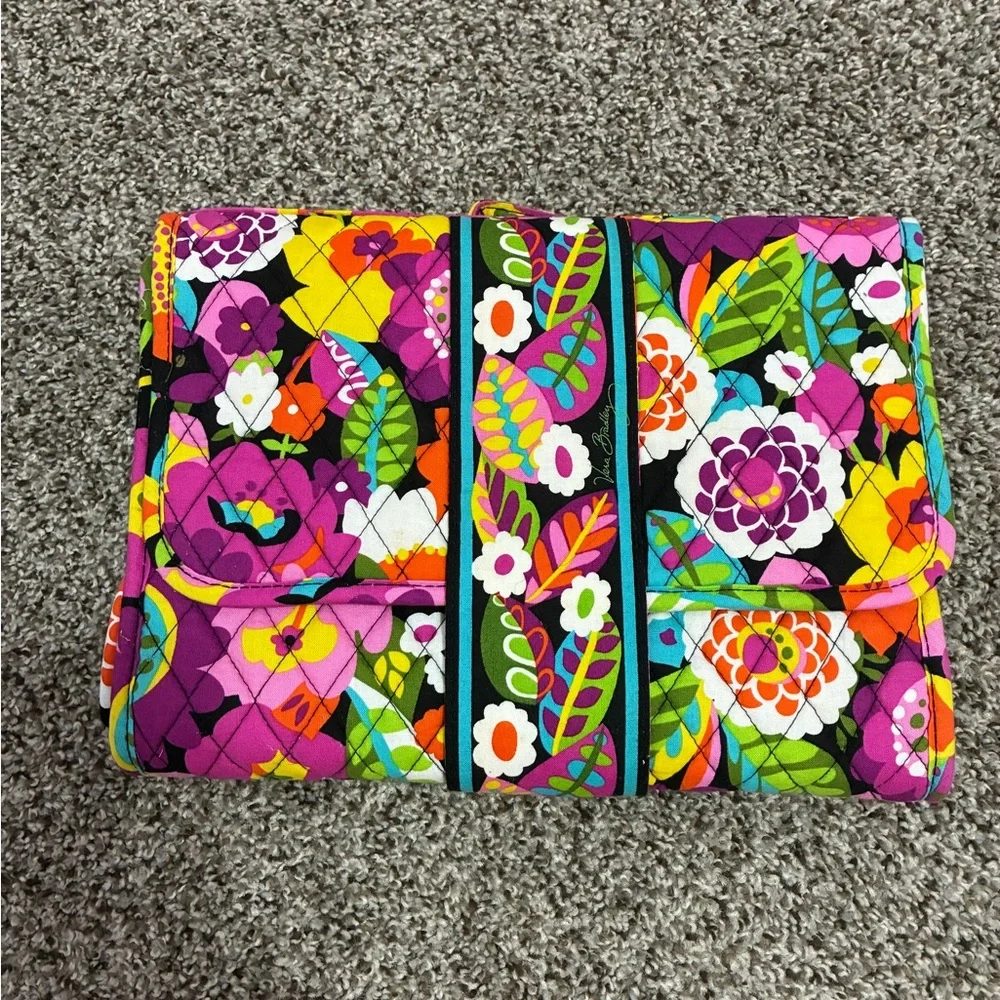 ❤️ 2/$10 - Vera Bradley VA VA BLOOM Baby Changing Travel Pad